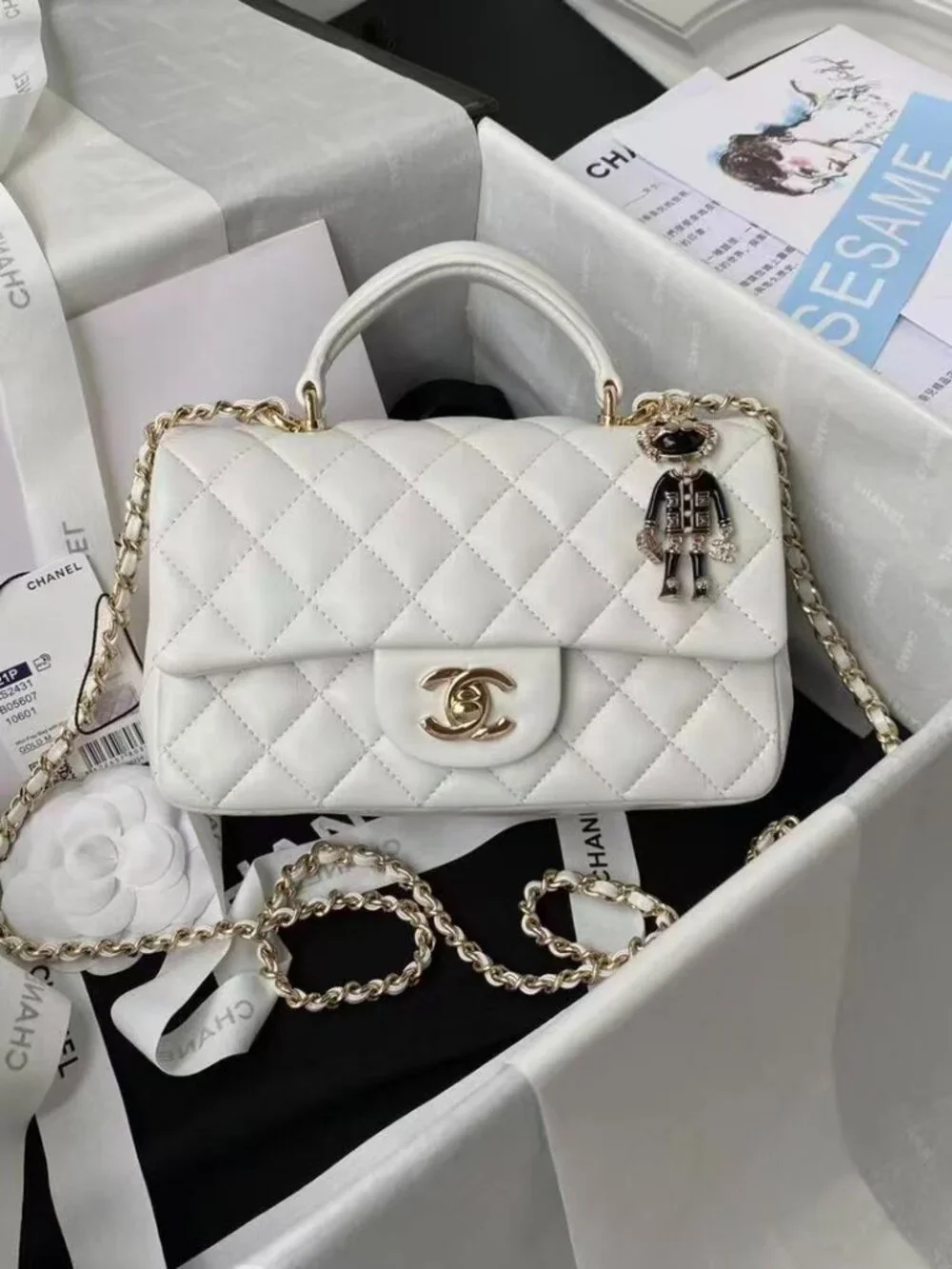 Classic CHANEL Bag: A Stylish and Versatile Choice for Elegance